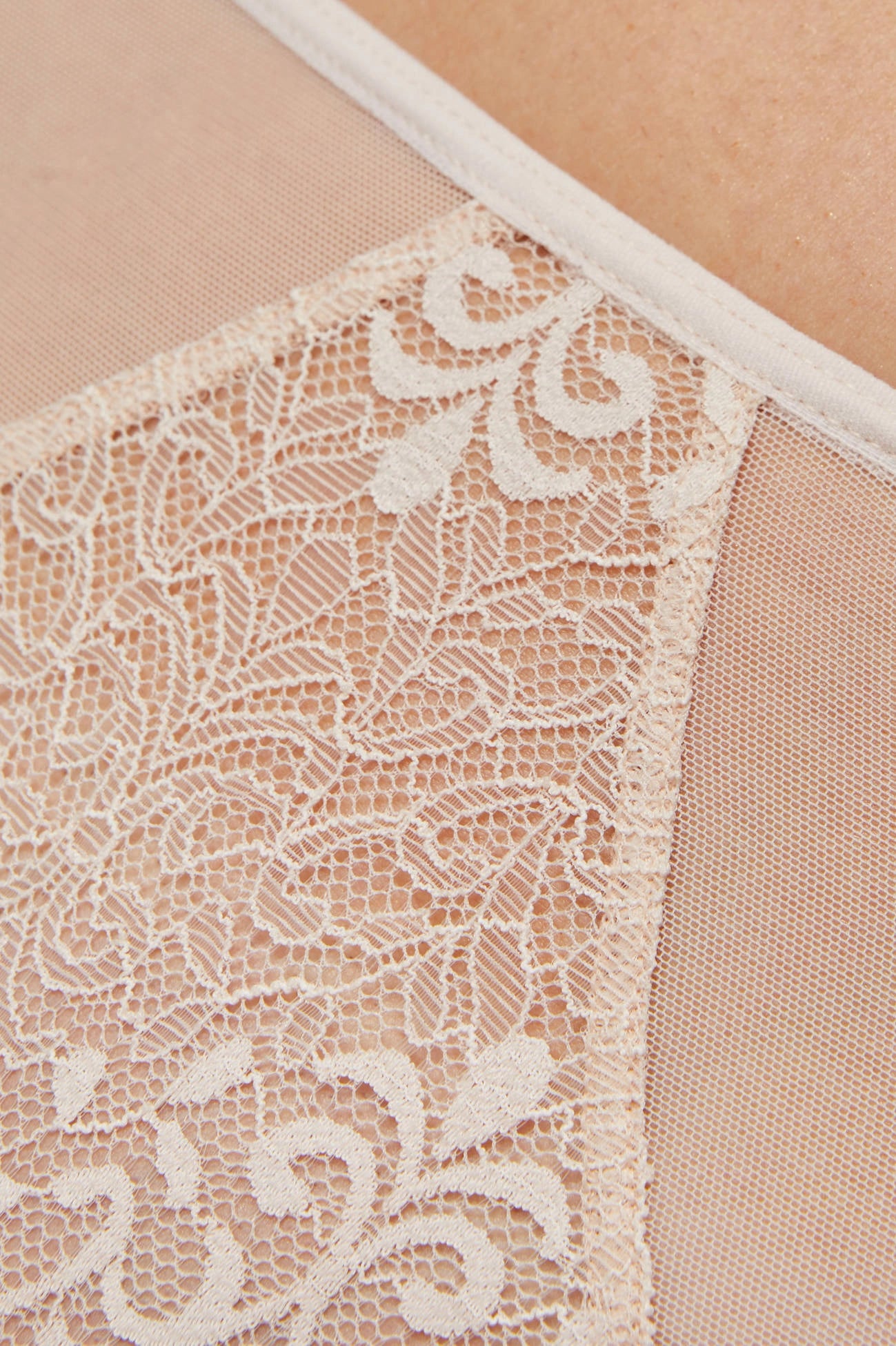 Gabi aukštos nėriniuotos kelnaitės smėlio spalvos (Nuolaidų grupė B) | Gorteks | MySalvio