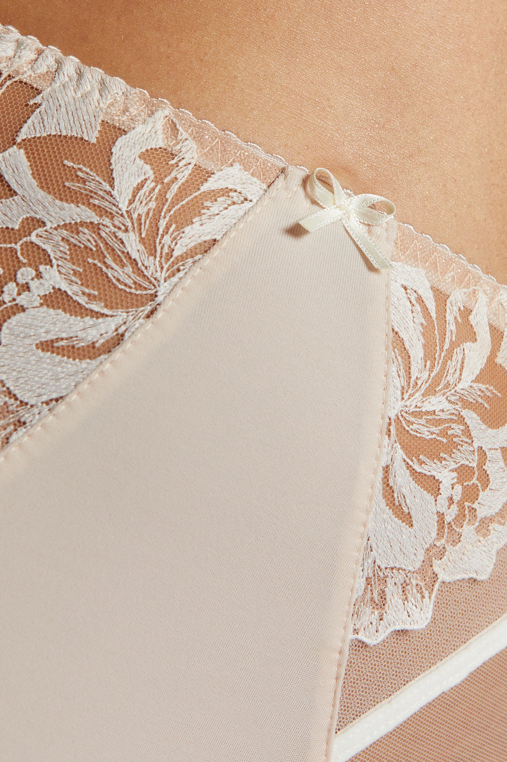 Egerie high-waisted briefs with decorative embroidery beige (Discount Group B) | Gorteks | MySalvio