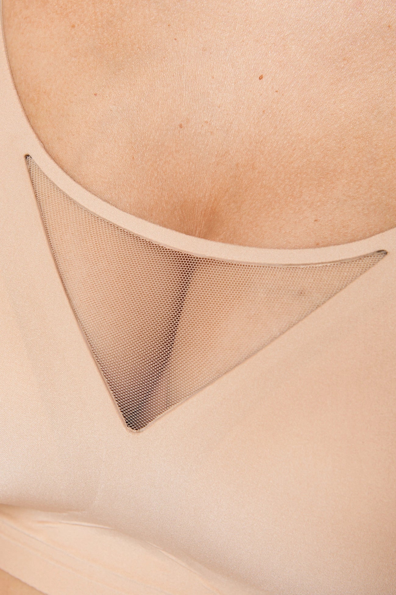 Misty mīksta krūšturis bez stīpiņām plus size (bēšs) (Atlaides grupa A) | Gorteks | MySalvio